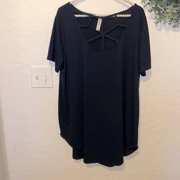 ZENANA PREMIUM Navy Blue Webbed neck 2X top. EUC. Worn twice - Picture 4 of 8